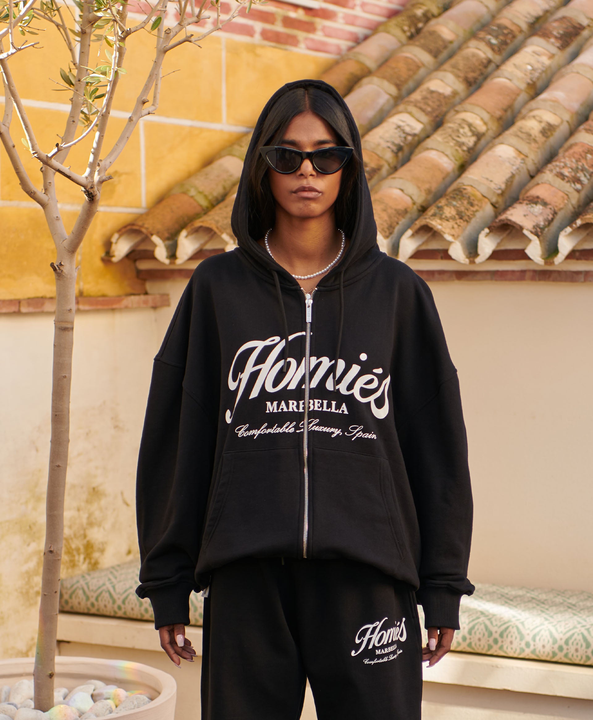 HOMIÉS ESSENTIALS ZIPPER HOODIE BLACK – HOMIESMARBELLA HOMIÉS ESSENTIALS ZIPPER HOODIE BLACK – HOMIESMARBELLA